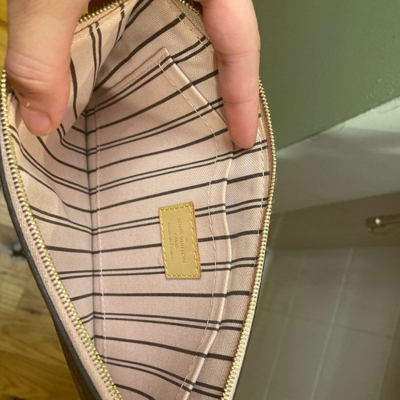 Authentic Louis Vuitton Neverfull - Picture 4 of 5